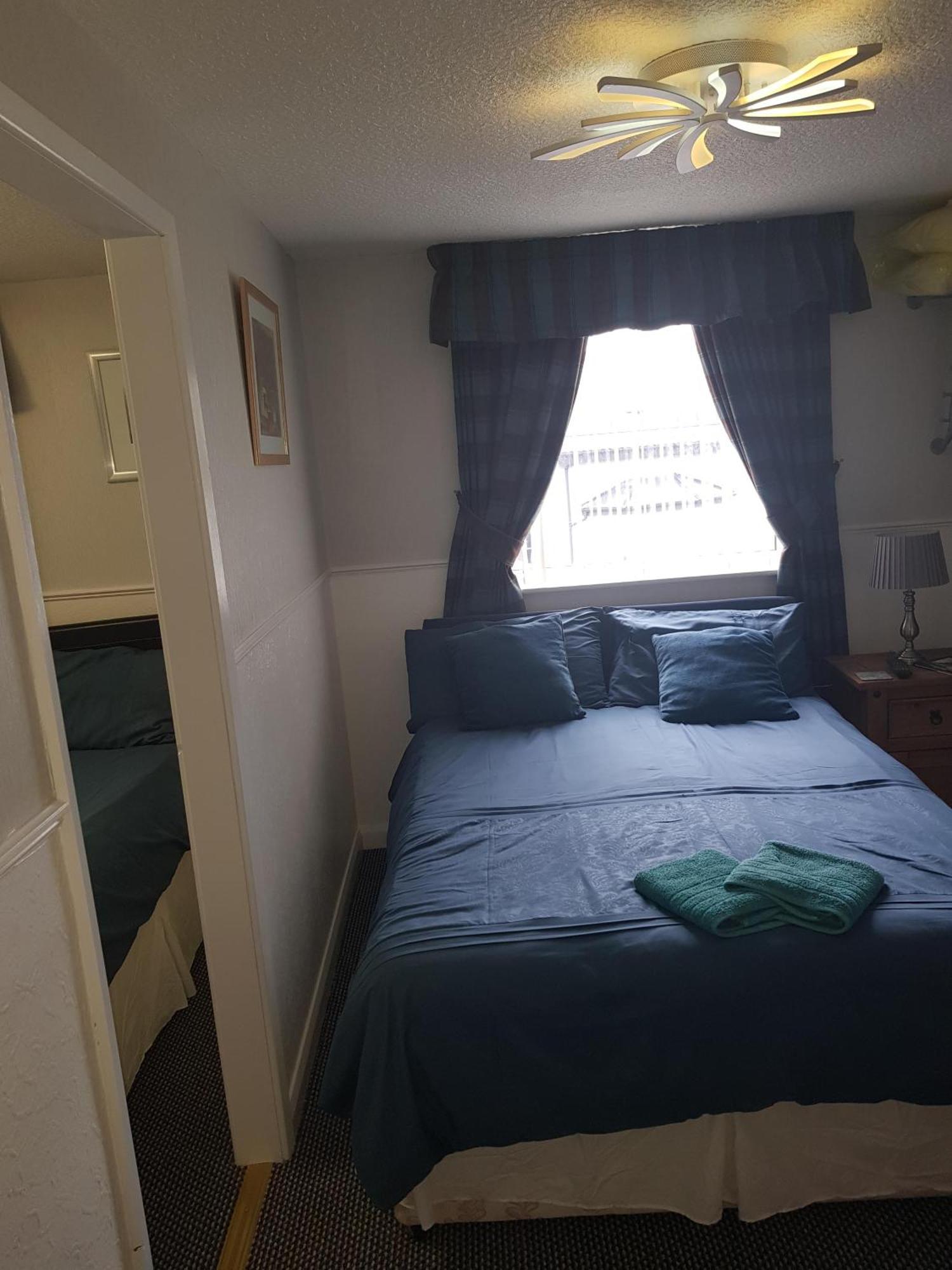 Thornhill Blackpool Bed & Breakfast Room photo